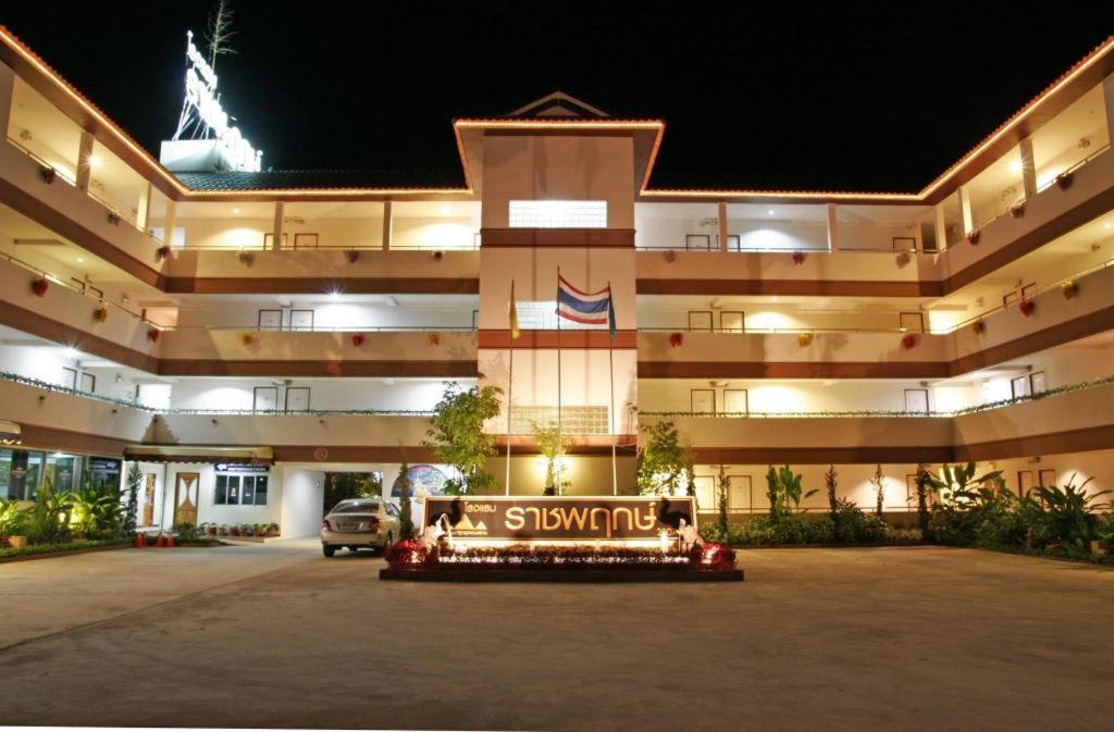 Ratchaphruek 2007 Hotel Chom Thong Esterno foto