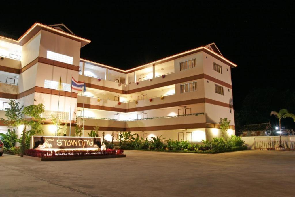 Ratchaphruek 2007 Hotel Chom Thong Esterno foto
